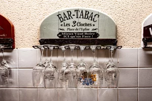 Verres dans le caveau de dégustation (©Bénédicte Lacroix)